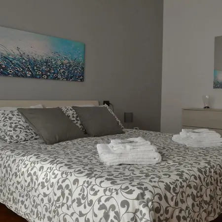 Mm House Tortona Apartmán *